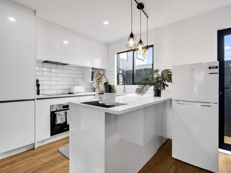 Manurewa, 2 bedrooms64615514386178112