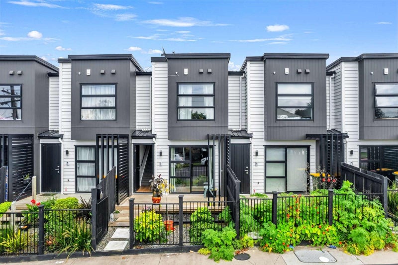 Manurewa, 2 bedrooms64615514386178110