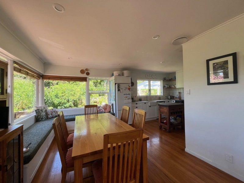 Helensville, 5 bedrooms64615699617410112