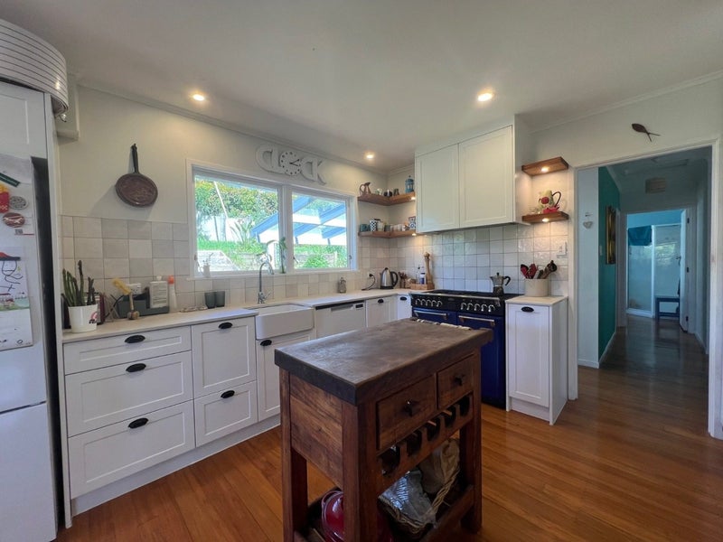 Helensville, 5 bedrooms64615699617410113