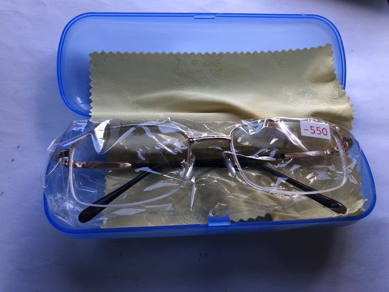 Brand New Short-sighted Glasses, with cleaning pad / cloth and glasses case Carousel 1