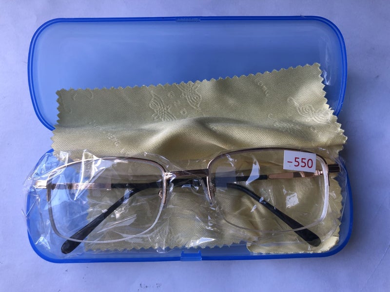 Brand New Short-sighted Glasses, with cleaning pad / cloth and glasses case Carousel 2