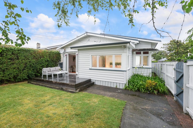 Three Bedrooms, Two Decks, One Perfect Bungalow64615699666689111