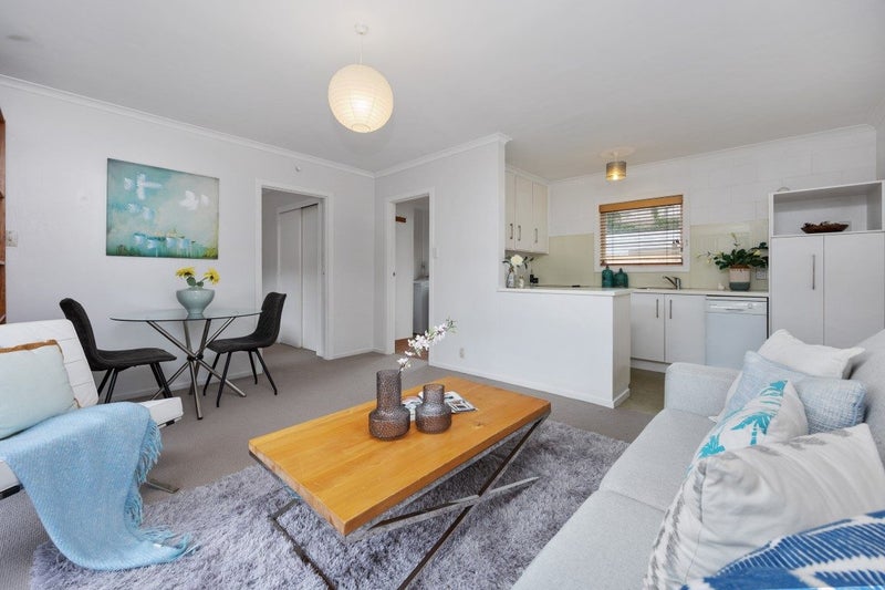 An Elevated Spacious Unit with a Balcony64615910503681113