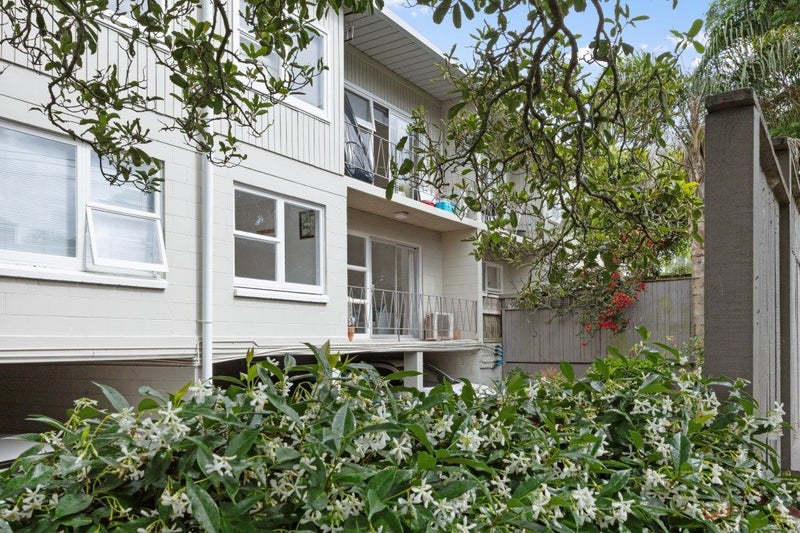 An Elevated Spacious Unit with a Balcony64615910503681112