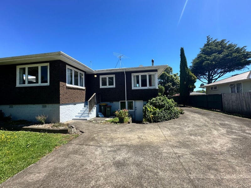 Manurewa, 3 bedrooms64616009774338111
