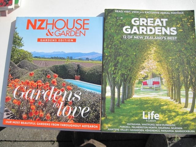 ++ 2x GREAT NZ GARDENS - 12 OF NZ BEST + GARDENS TO LOVE Carousel 1
