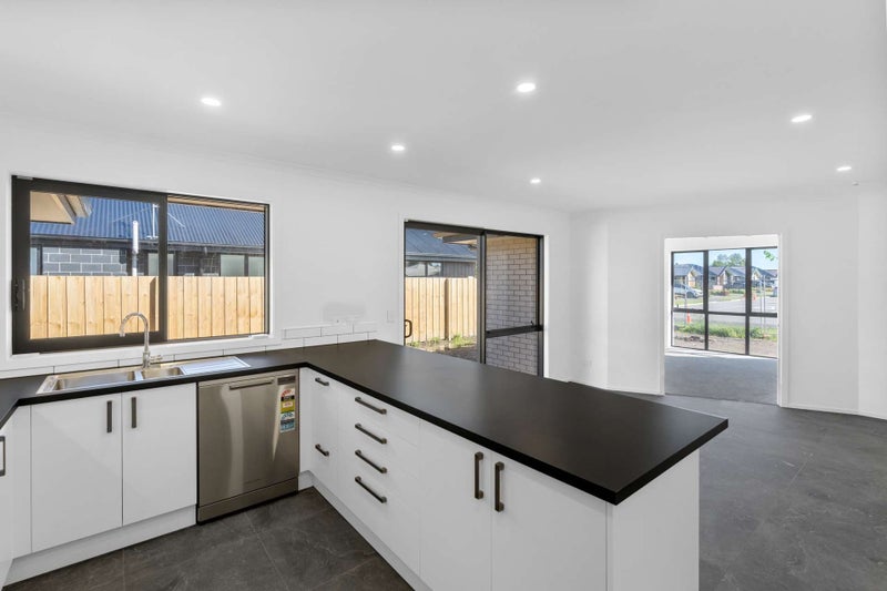 Halswell, 4 bedrooms64616107675779111