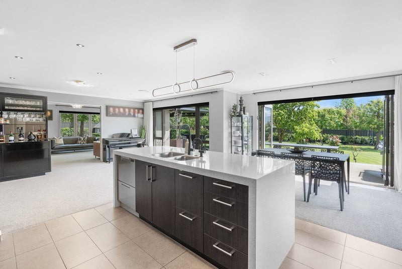 Modern & expansive & exceptional64616202040066114