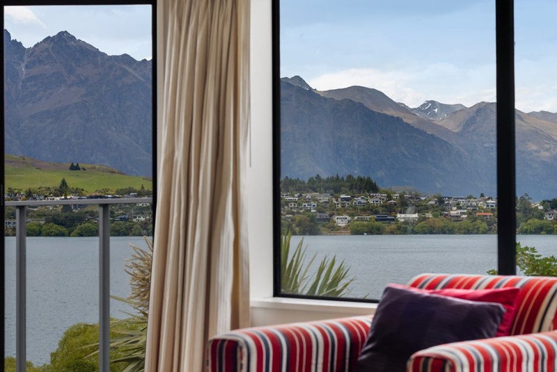 Lake Front Gold64624798250881113