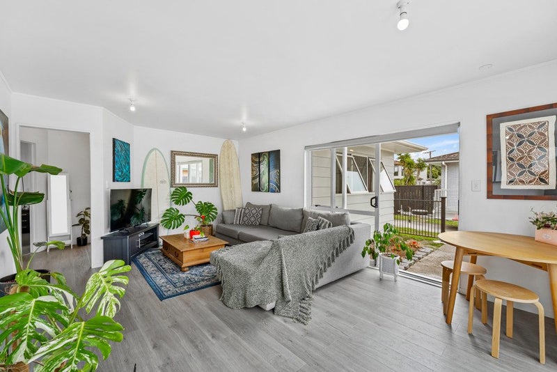 Convenient, Easy-Care Living64616309446145113