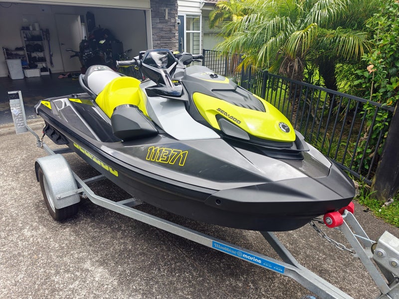 Sea-Doo GTR 230 Fully Loaded + Garmin Fish Finde64616411022721110