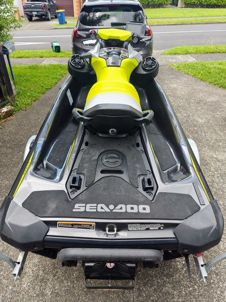 Sea-Doo GTR 230 Fully Loaded + Garmin Fish Finde64616411022721112