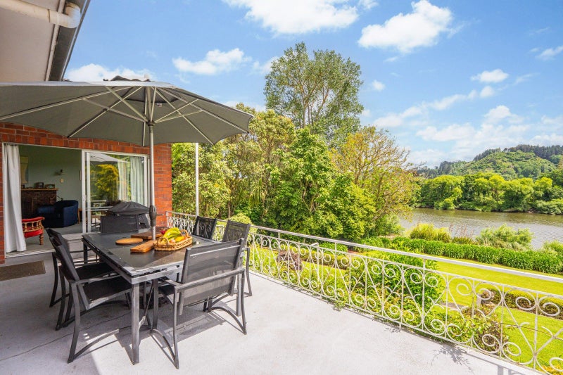 Whanganui riverfront retreat64616509702786112