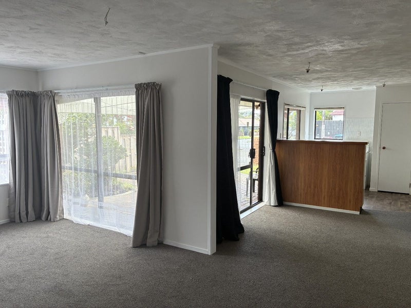 Blockhouse Bay, 3 bedrooms64616608443779111