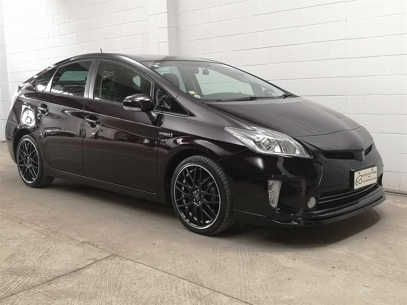 2015 Toyota Prius facelift ,low ks, as new64617192796035110