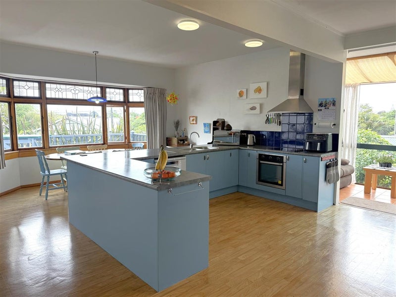 SUNNY, SECURE & SET FOR FAMILY LIFE64617407174659113