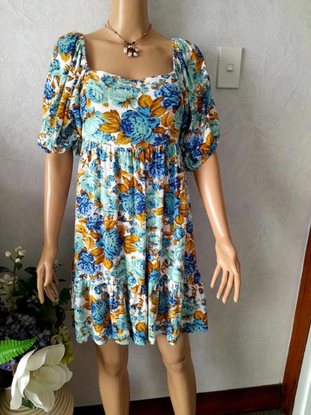 ** WHITE CLOSET** gorgeous dress- SIZE 10 Carousel 1