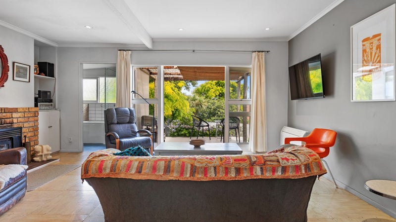 SECRET LOCATION64618694162945113