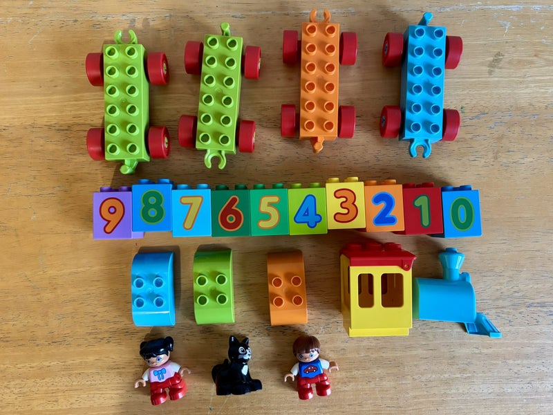 Duplo bulk - brick box and number train Carousel 4