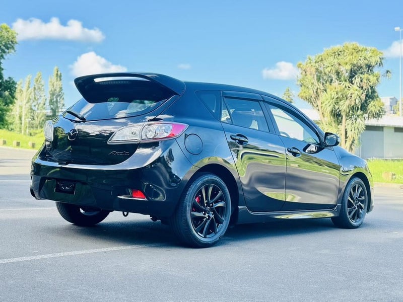 2013 Mazda Axela 15S SPORTS !! BLACK OUT BEAST !!64619672421122111