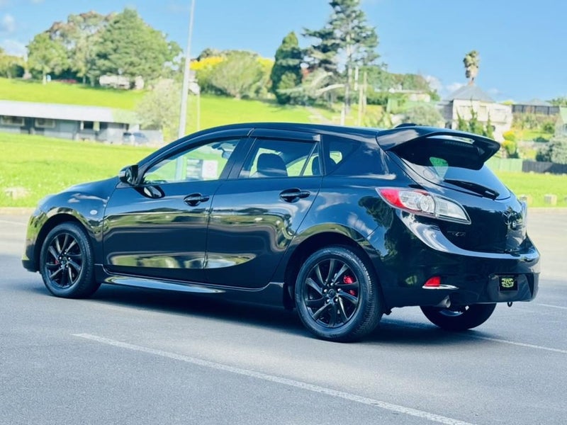 2013 Mazda Axela 15S SPORTS !! BLACK OUT BEAST !!64619672421122112