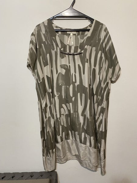 Silk verge dress - size 16 Carousel 1