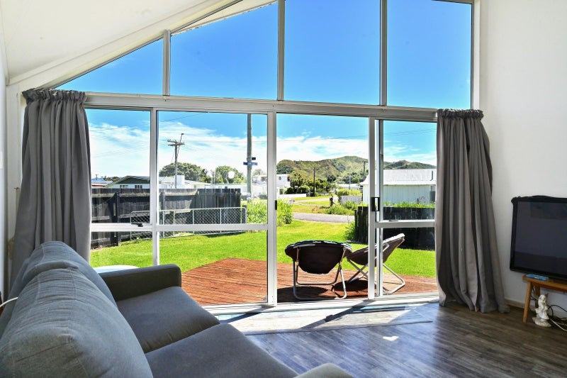 Sunny, tidy & turn-key unit…walk everywhere64624295278851113