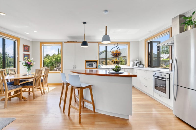 Sought-after location64624700020225114