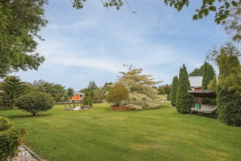 Spacious Living with Immaculate Gardens64624798187906114