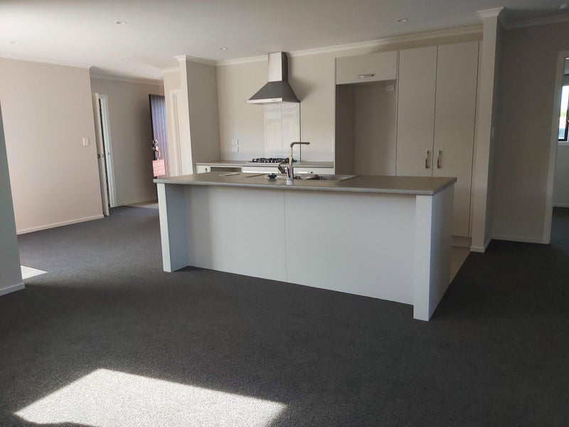 Rototuna, 3 bedrooms64624895701250111