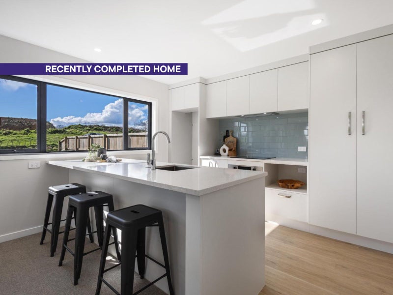 Stylish 2-Bedroom – Low Maintenance, High Appeal64625189675521114