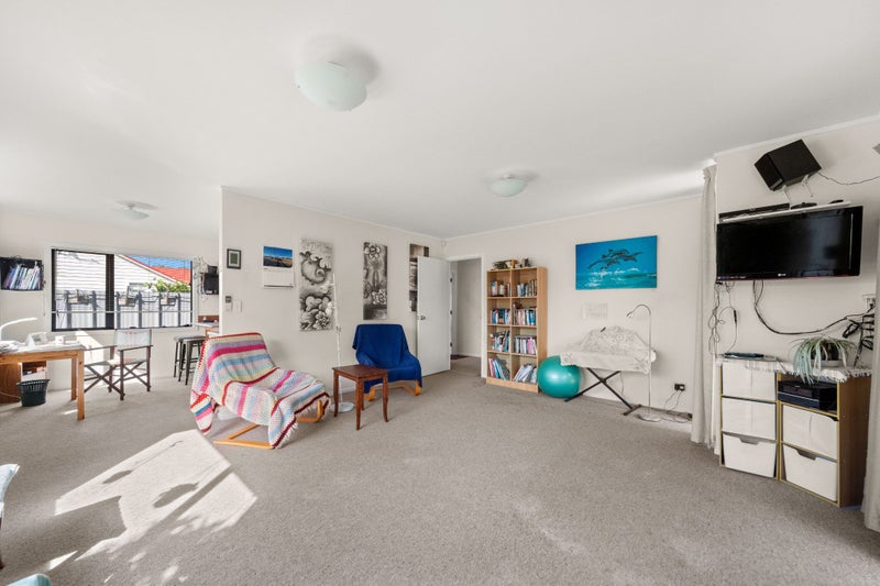 A Home to Love Inside & Out64625692294275113