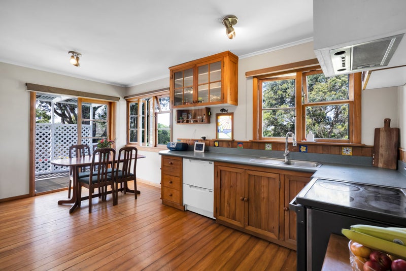 Sun and space on Seaview...64625789613058111