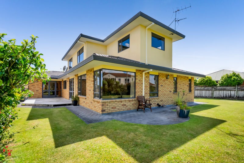 Family Living At It's Best!64625985294467111