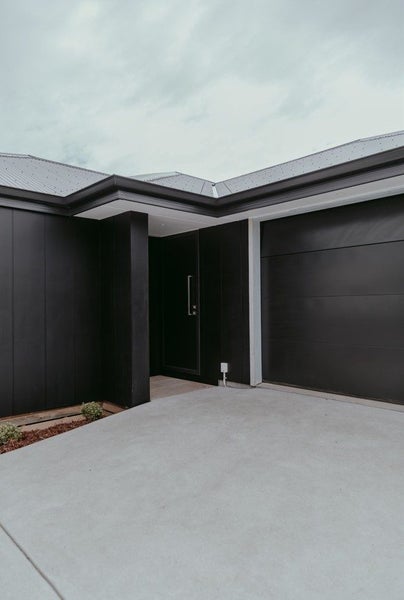 Family living, low maintenance, available now!!64626095227139110