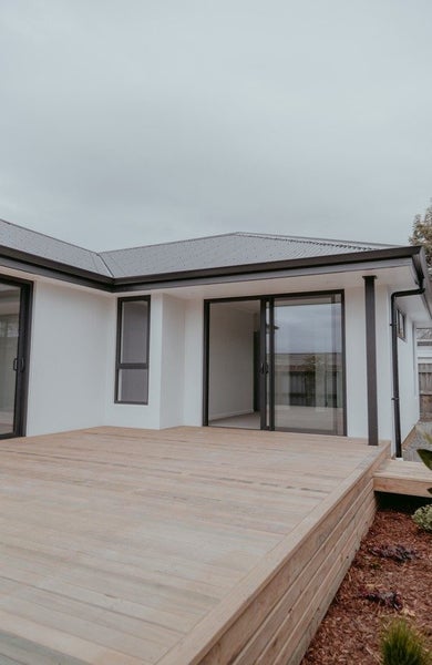 Family living, low maintenance, available now!!64626095227139114