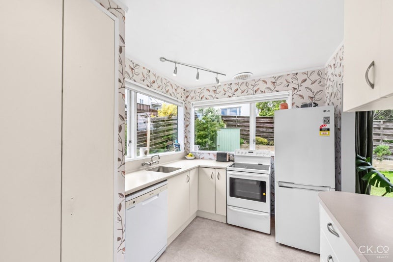 CHARMING HOME WITH HARBOUR VIEWS64626289907203111