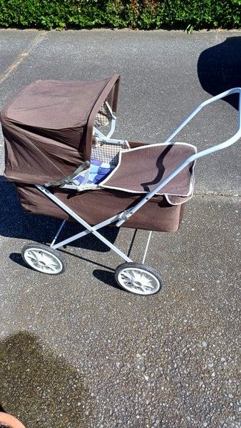 Dolls Pram Carousel 1