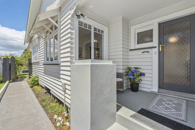 2 Beds, 2 Living, Office, Plus More!64626498641026111