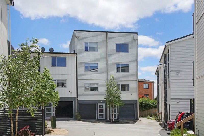 Te Atatu South, 4 bedrooms64626597154561111