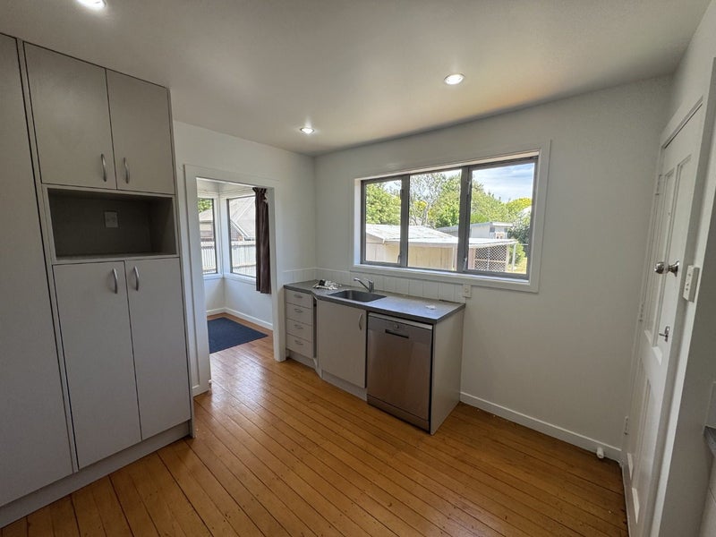 Shirley, 4 bedrooms64626695903233111