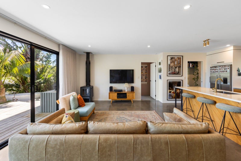 Botanical oasis. Convenient location.64626994217347113