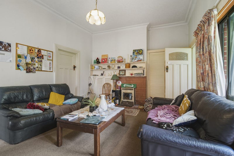 Charming bungalow with space & potential64627286207747111