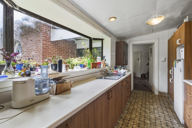 Charming bungalow with space & potential64627286207747114