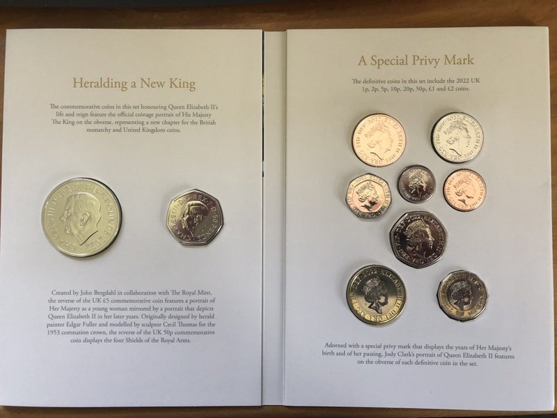 2002 UK Brilliant Uncicculated Memorial Coin Set Carousel 2