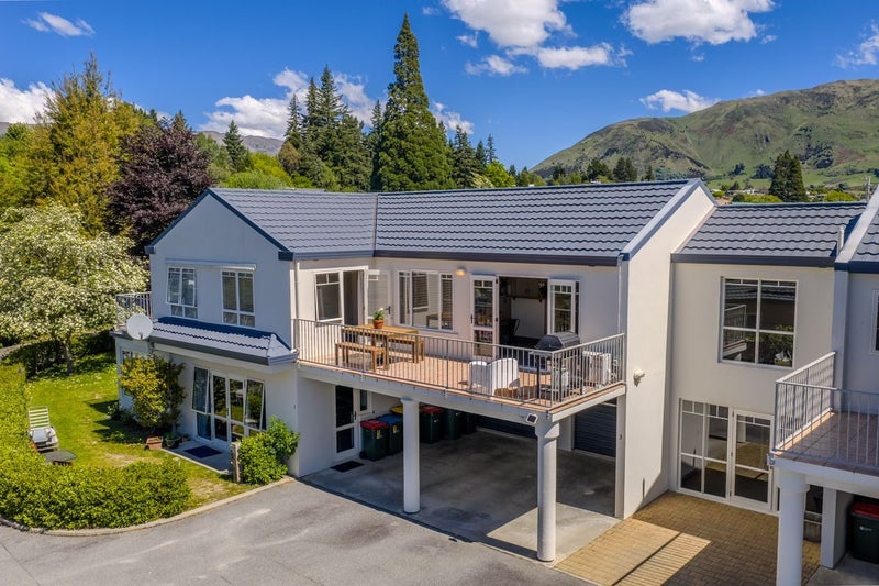 Perfect Location on Tenby64627094227457110