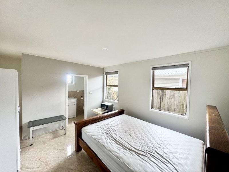 Mount Roskill, Studio64627094299267113