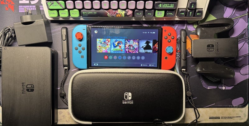 Nintendo Switch OLED – Excellent Condition + Extras Carousel 1