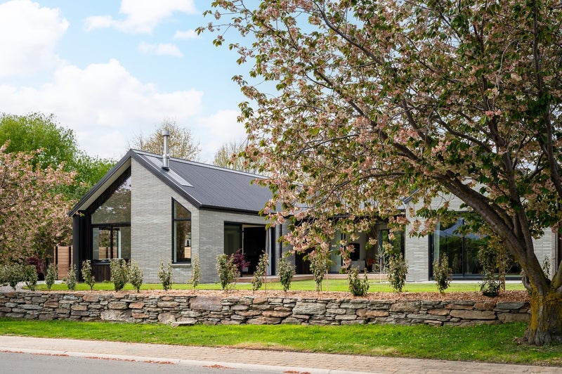 Hyland Lux Lifestyle64627180554883111